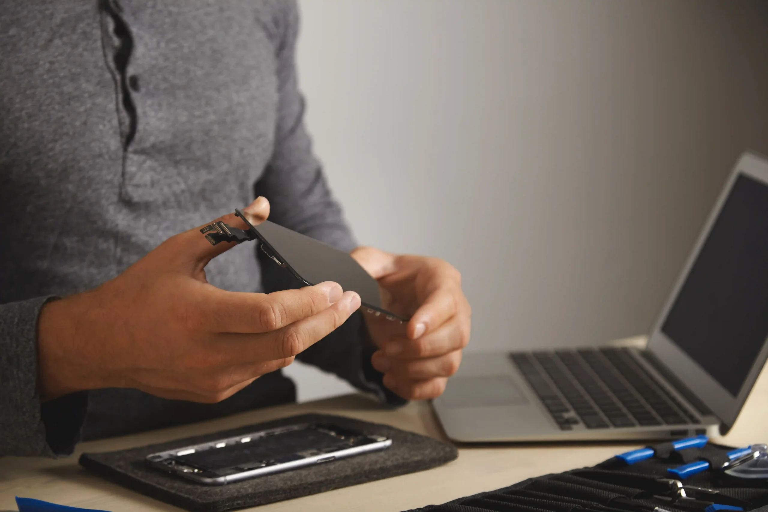 computer-and-phone-repairment-service-2024-09-19-04-20-29-utc copy